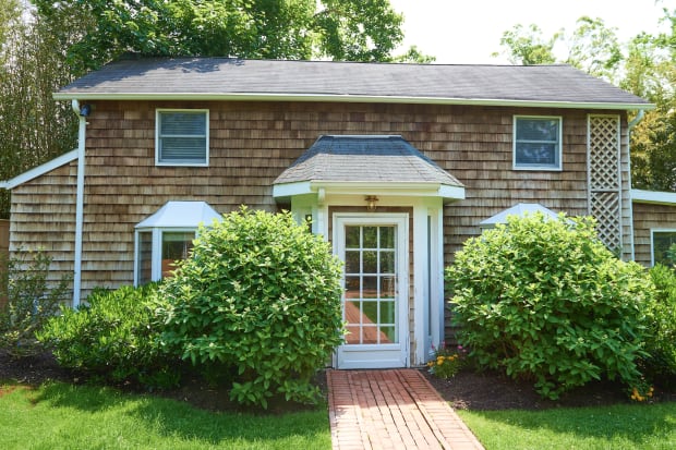 Bellport Inn cottage exterior