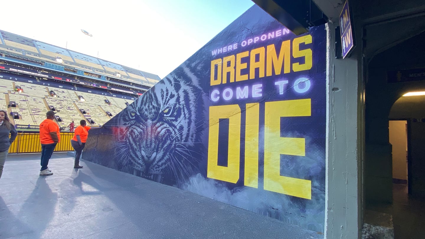 LSU Tigers Defeat Oklahoma Sooners 37-17 in Season Finale LSU Tigers Defeat Oklahoma Sooners 37-17 in Season Finale