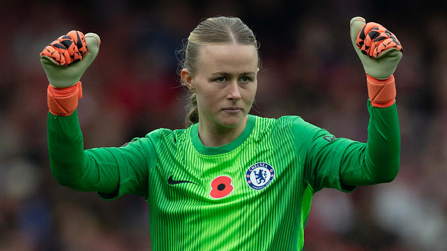 Hannah Hampton flashing a double thumbs up.