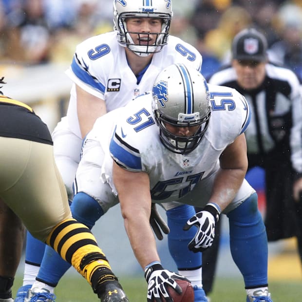 Nov 17, 2013; Pittsburgh, PA, USA; Detroit Lions quarterback Matthew Stafford (9) under center Dominic Raiola (51) against th