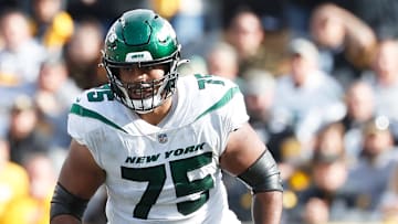 Oct 2, 2022; Pittsburgh, Pennsylvania, USA;  New York Jets guard Alijah Vera-Tucker (75) blocks at