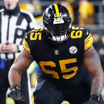 Dec 7, 2023; Pittsburgh, Pennsylvania, USA;  Pittsburgh Steelers offensive tackle Dan Moore Jr. (65) at the line of scrimmage against the New England Patriots during the fourth quarter at Acrisure Stadium. Mandatory Credit: Charles LeClaire-Imagn Images