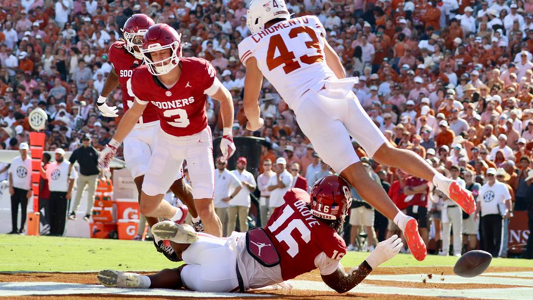 Oklahoma defender Danny Okoye blocks a punt by Texas' Mac Chiumento in Saturday' 27-24 OU victory in Dallas.