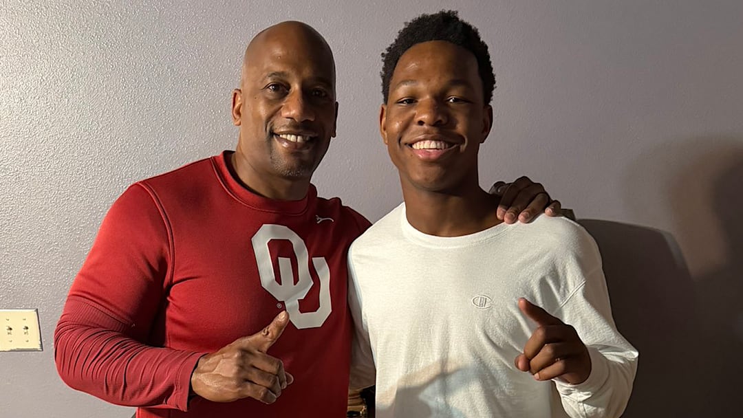 Oklahoma WR coach Emmett Jones and 4-star commit Greydon Howell