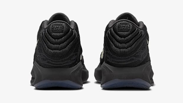 Victor Wembanyama's black Nike shoes.