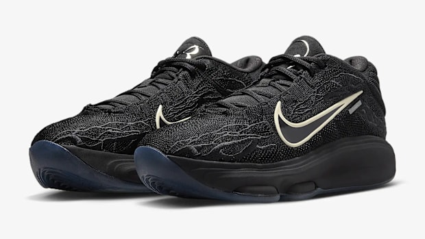 Victor Wembanyama's black Nike sneakers.
