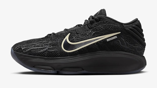 Victor Wembanyama's black Nike sneakers.