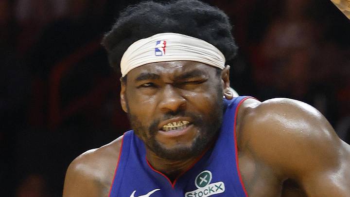 Mar 8, 2026; Miami, Florida, USA;  Miami Heat center Kel'el Ware (7) defends Detroit Pistons forward Isaiah Stewart (28): Rhona Wise-Imagn Images