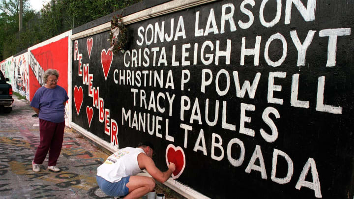 April 1996 ; Gainesville, FL, USA; STAFF PHOTO; Tony Mekeel repaints one of the hearts on the 34th Street Wall memorial as Ann Garren watches. Mekeel, a neighbor of one of the slain students, Manuel Taboada, during the ordeal in 1990, was going to repaint the entire memorial, but someone had finished it by the time he arrived. Thus Mekeel repainted only the hearts. Garren, the mother of slain student Christa Hoyt, stopped by to thank Mekeel for his work. Mandatory Credit:Ilan Campbell -USA TODAY