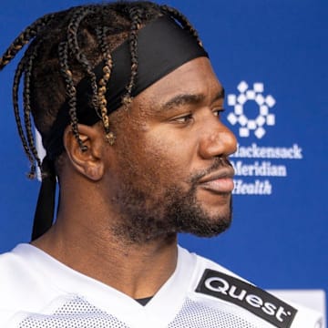 Bobby Okereke, inside linebacker with the NY Giants, agrees that the Giants need to "earn the right" to rush the passer.