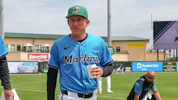Aaron Leanhardt trabajó en los Yankees de Nueva York, y hoy es miembro de los Marlins de Miami de la MLB