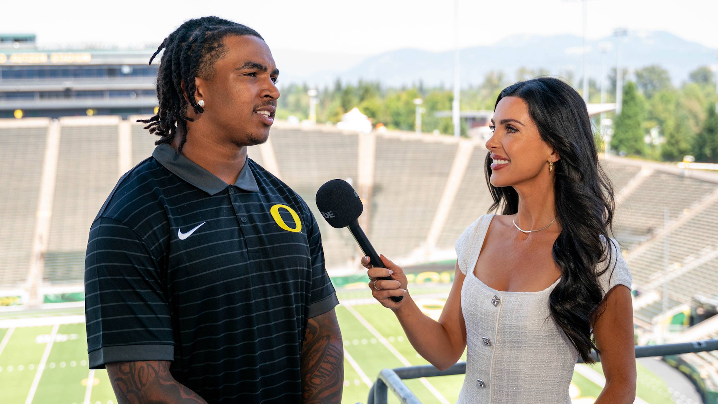 Oregon Legend LaMichael James Praises Jordon Davison, Sees No Weaknesses in Ducks Sophomore