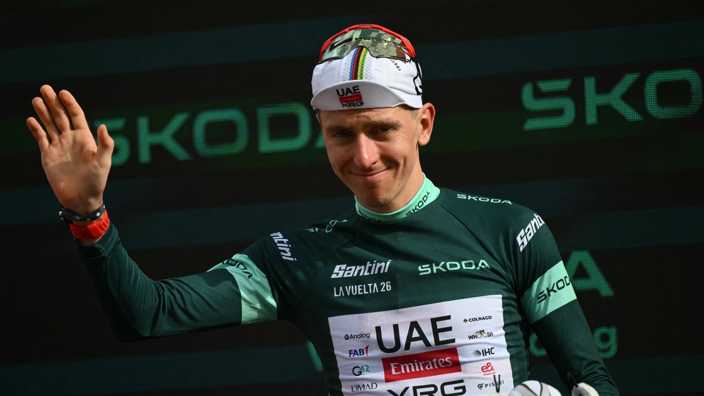 Pogacar renueva con UAE hasta 2032; oficializan su fin de temporada tras caída en la Vuelta