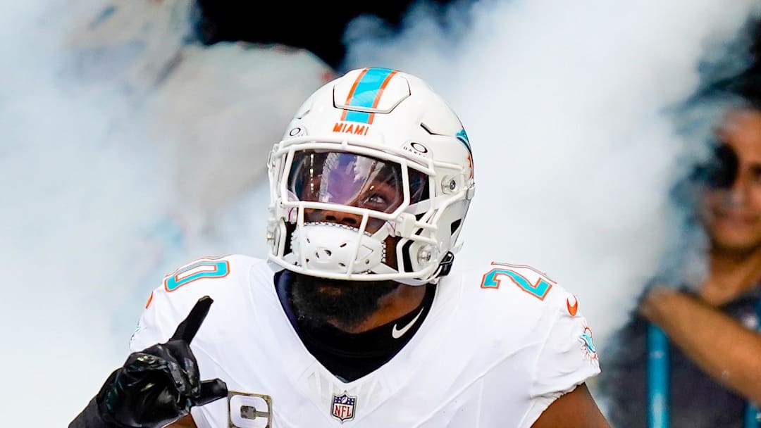 Nov 9, 2025; Miami Gardens, Florida, USA; Miami Dolphins linebacker Jordyn Brooks (20) runs on the field before a game against the Buffalo Bills at Hard Rock Stadium. Mandatory Credit: Jeff Romance-Imagn Images
