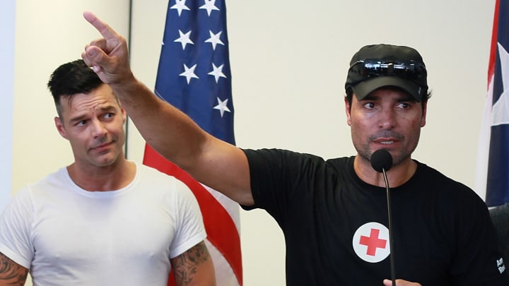 Chayanne y Ricky Martin durante un evento solidario en apoyo a las víctimas del huracán María en 2017