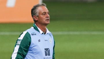 Treinador havia sido contratado no mês de agosto