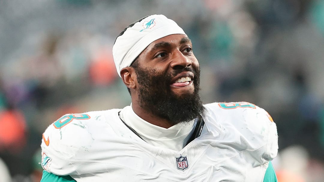 Miami Dolphins edge Matthew Judon (8)