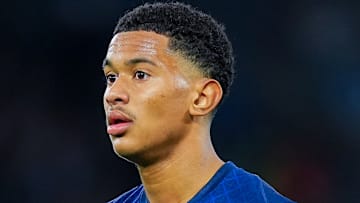 Senny Mayulu en fait bien partie. Senny Mayulu en fait bien partie.