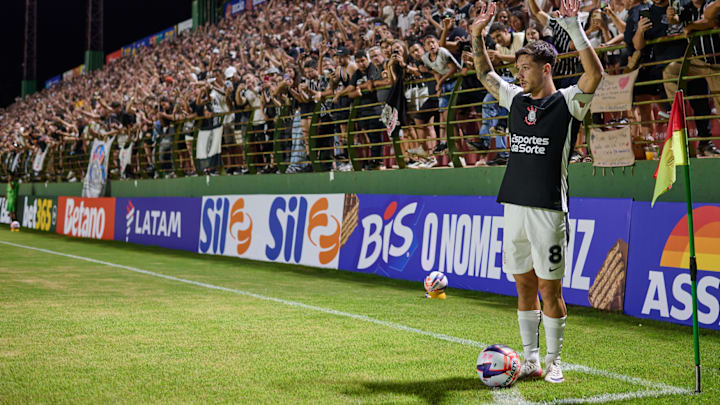 Garro foi titular em dois dos sete jogos do Timão em 2026