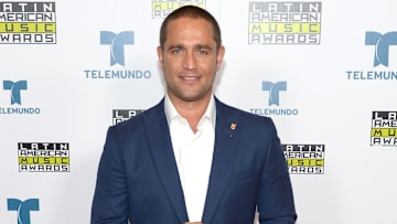 Michel Brown protagoniza la producción que se volvió furor entre el público mundial