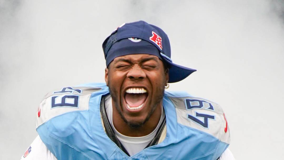 New Indianapolis Colts linebacker Arden Key takes the field