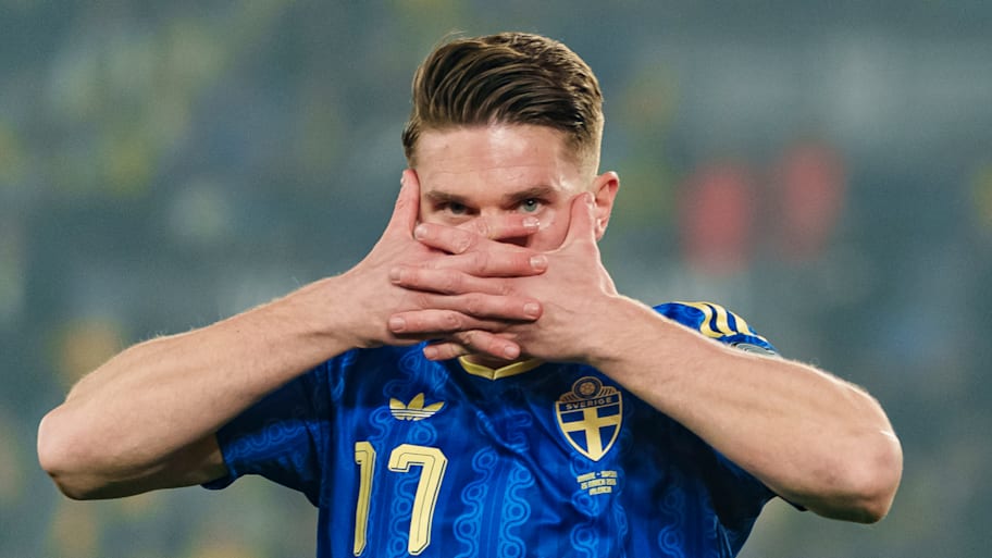 Viktor Gyökeres celebrating.