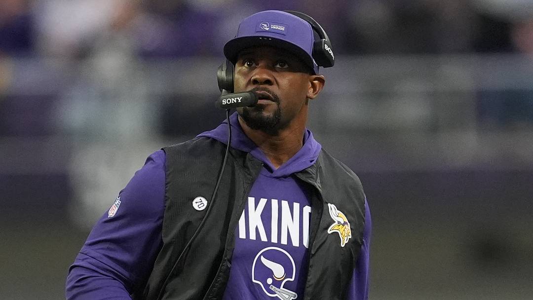 Minnesota Vikings defensive coordinator Brian Flores 