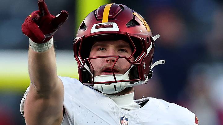 Washington Commanders tight end Ben Sinnott