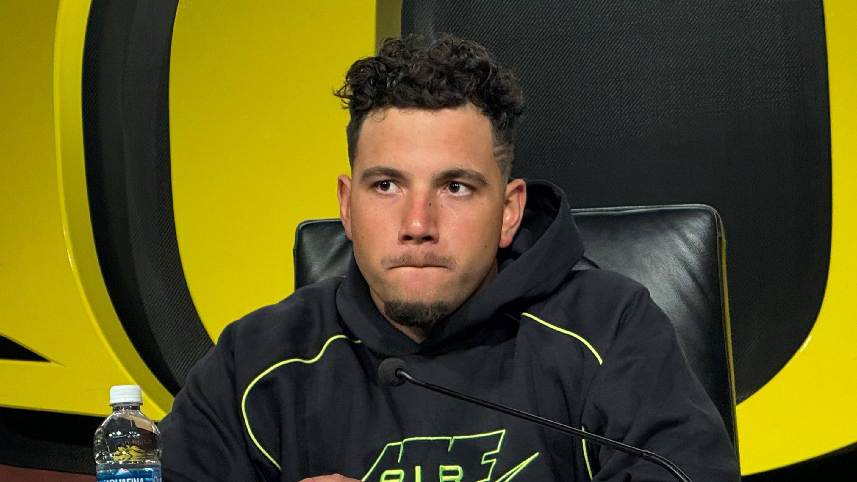 Oregon Quarterback Dylan Raiola's Reaction to UCLA Performance Speaks Volumes