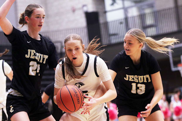 Jesuit’s Ceanna Forney (left) and Lauren Reding double team Mountainside’s Kylie Fisher