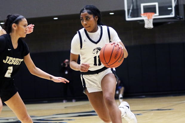 Mountainside junior Geovanna Darlington looks to make a move toward the basket in the Mavericks’ game with Jesuit.
