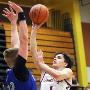 Drew Groenig and Southridge take on West Linn in a 6A boys basketball quarterfinal.