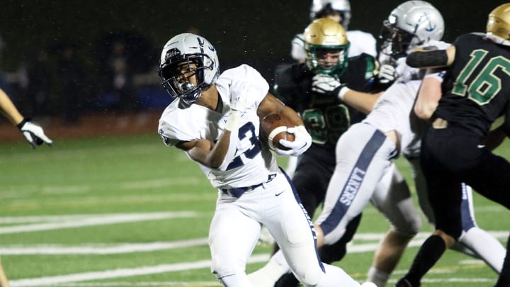 LaMarcus Bell had three touchdowns in Lake Oswego's season-opening win.