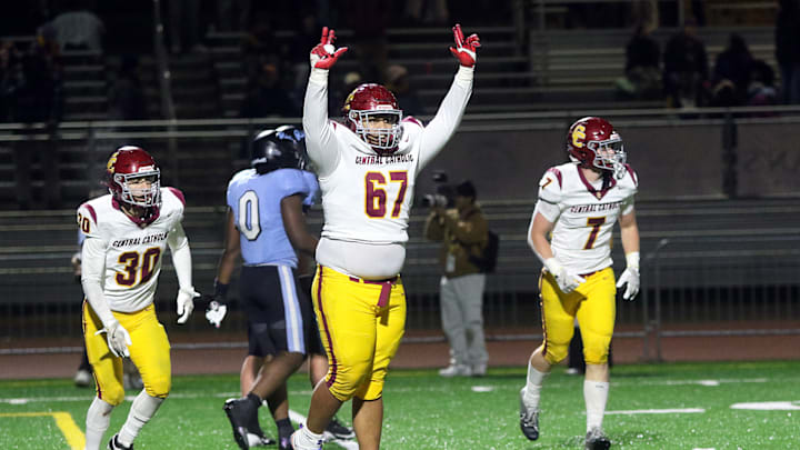 Kainoa Hayes had two sacks in Central Catholic's quarterfinal win at Lakeridge.