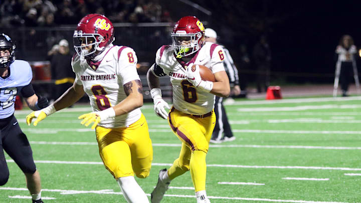 Tyson Davis rushed for 157 yards and four touchdowns in Central Catholic's 40-17 win over Lakeridge.