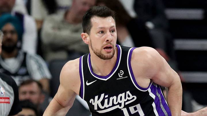 Mar 5, 2026; Sacramento, California, USA; Sacramento Kings forward-center Drew Eubanks (19) controls the ball against the New Orleans Pelicans during the first quarter at Golden 1 Center. Mandatory Credit: Dennis Lee-Imagn Images