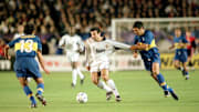 Figo y una camiseta blanca de gran calidad.