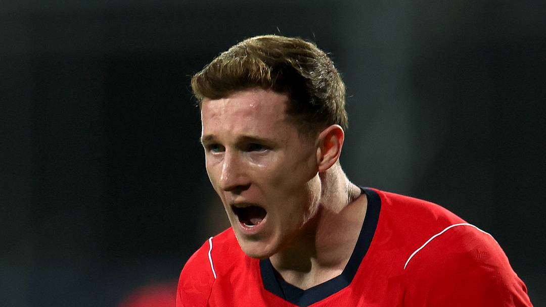 Elliot Anderson celebrates during Croatia v England