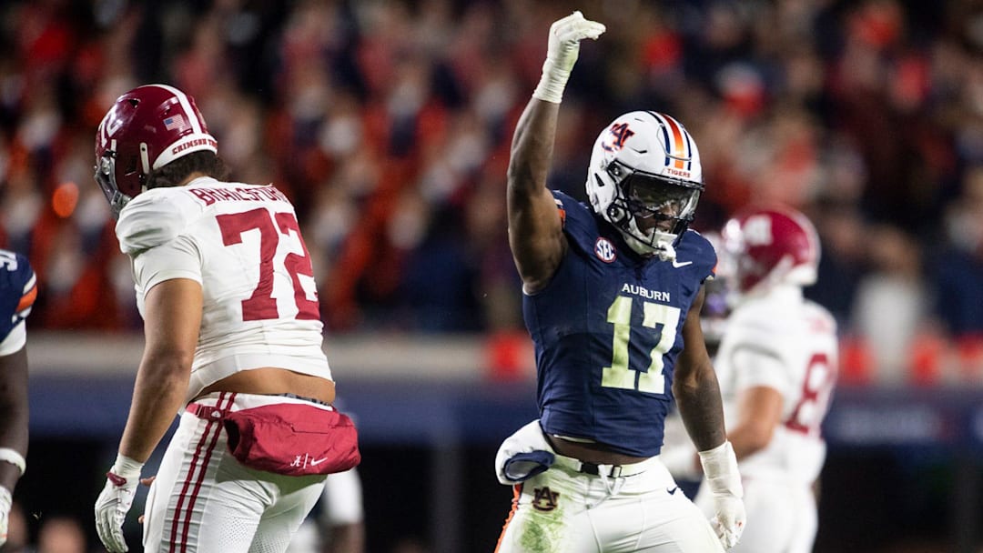 Auburn Tigers linebacker Xavier Atkins (17) Auburn Tigers linebacker Xavier Atkins (17)