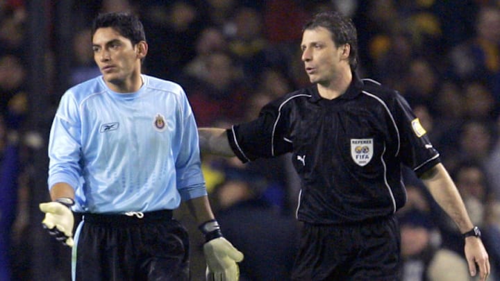 Uruguayan referee Martin Vazquez (R) sto