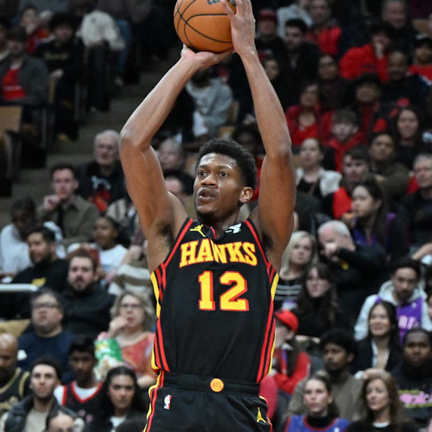 De'Andre Hunter (12) shoots the ball