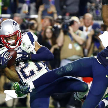 Feb 1, 2015; Glendale, AZ, USA; New England Patriots strong safety Malcolm Butler (21) intercepts a pass intended for Seattle Seahawks wide receiver Ricardo Lockette (83) in the fourth quarter in Super Bowl XLIX at University of Phoenix Stadium.