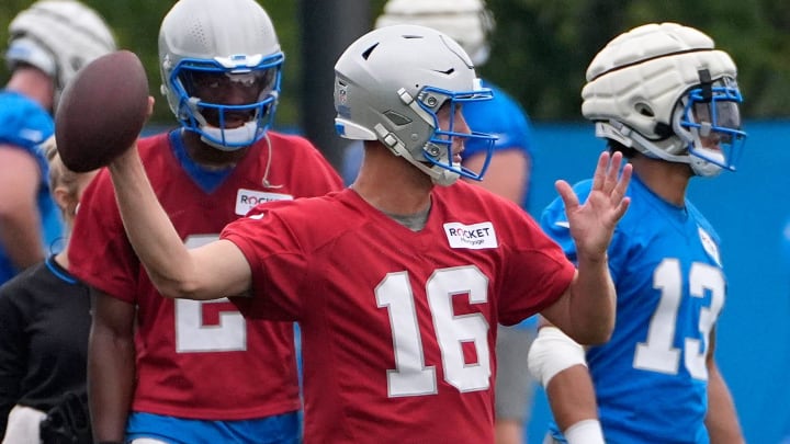 Detroit Lions quarterback Jared Goff (16)