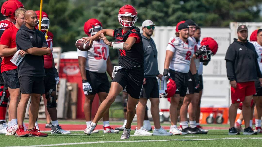 South Dakota quarterback Austyn Modrzewski South Dakota quarterback Austyn Modrzewski