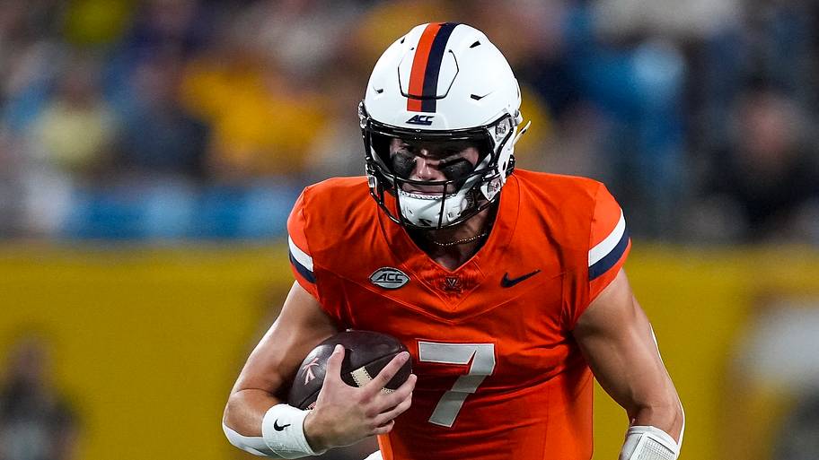 Virginia Cavaliers quarterback Beau Pribula keeps the ball and runs against the West Virginia Mountaineers.