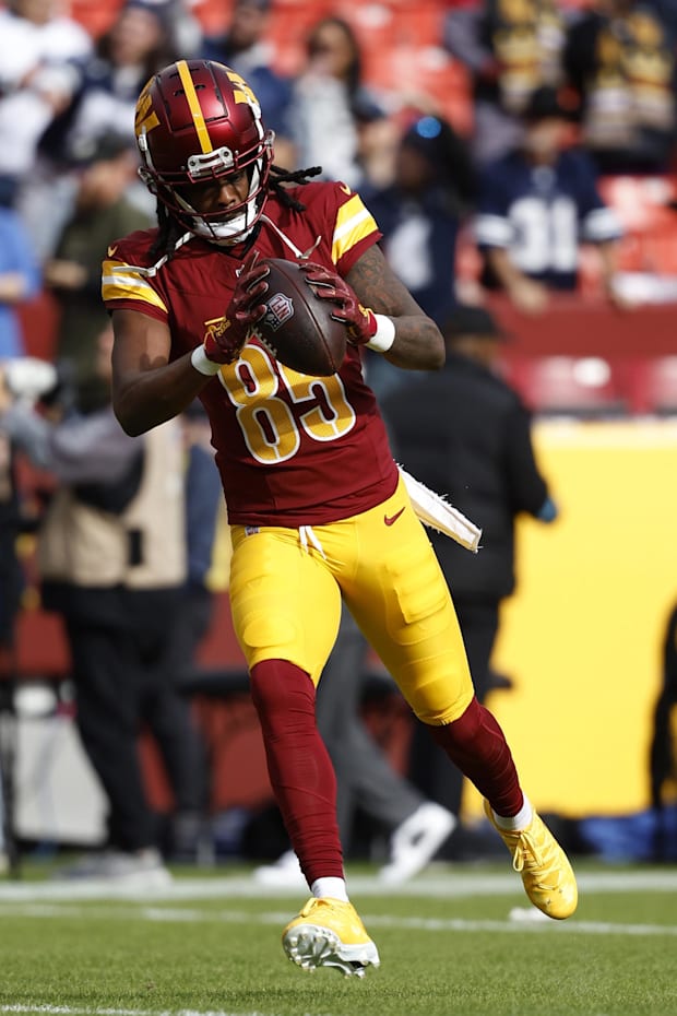 Washington Commanders wide receiver Noah Brown participates in warmup prior to the game against the Dallas Cowboys