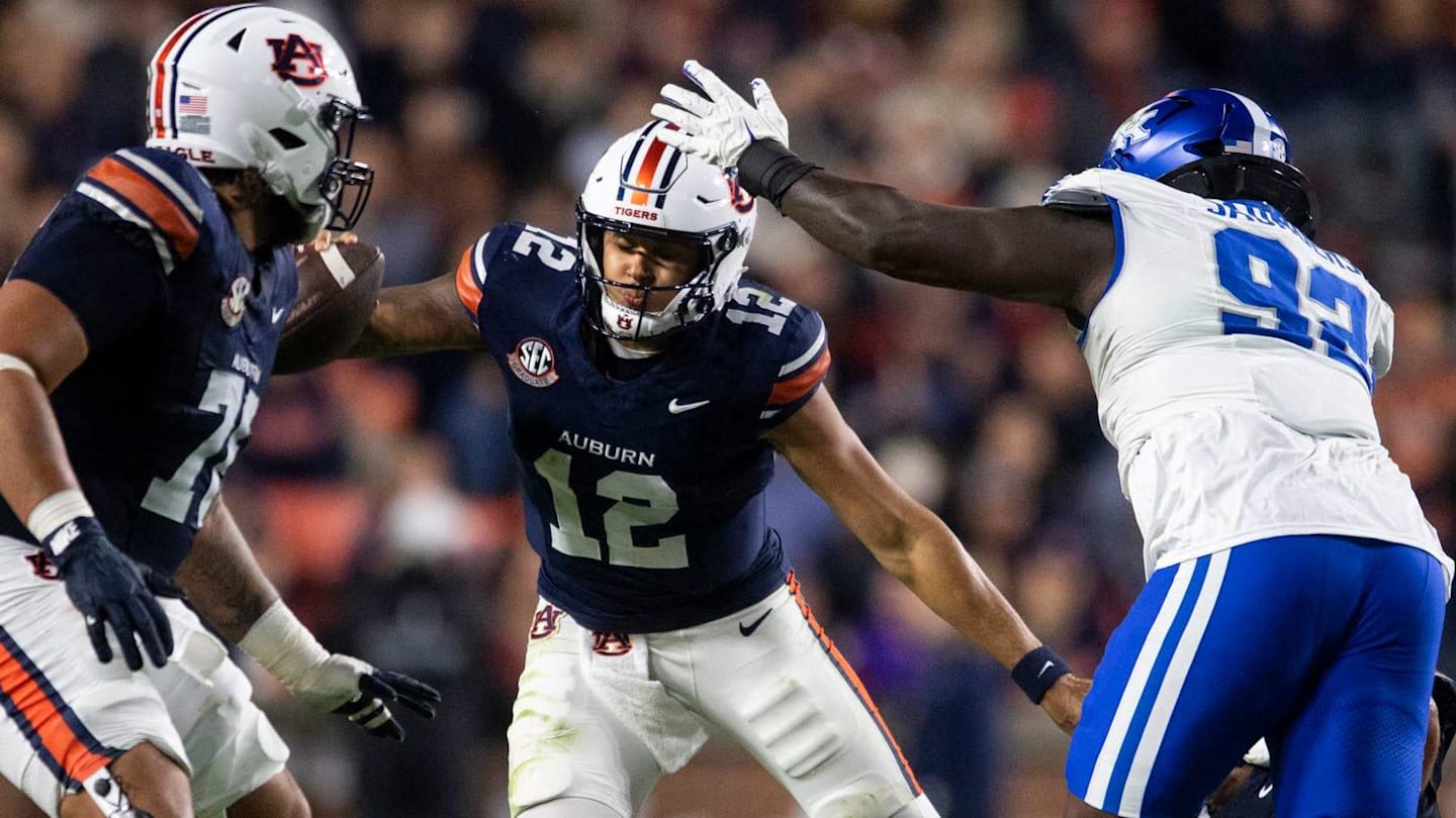 Kentucky Tops Auburn 10-3 as QB Changes Fail to Spark Offense