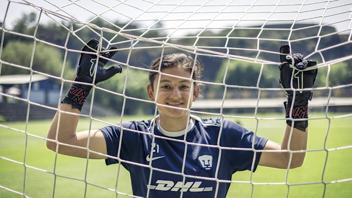 Tabatha Rivas es la única portera del mundo que debutó en Primera División pese a tener sordera en la Liga MX femenil. Este hito se logró el 2 de noviembre de 2024 en la jornada 17 del Apertura 2024, en el partido contra Necaxa. Tabatha Rivas es la única portera del mundo que debutó en Primera División pese a tener sordera en la Liga MX femenil. Este hito se logró el 2 de noviembre de 2024 en la jornada 17 del Apertura 2024, en el partido contra Necaxa.