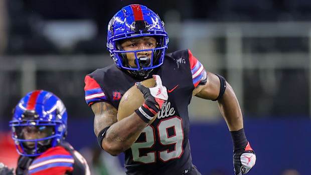 Duncanville's Caden Durham rushes during the 2022 UIL (Texas) 6A Division I state championship.