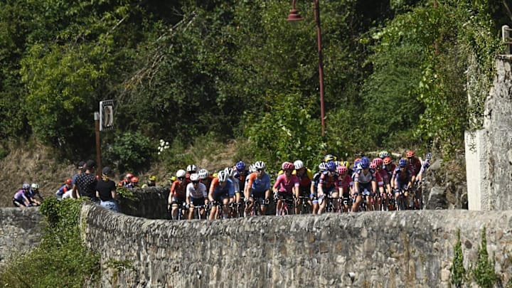 El pelotón durante la sexta etapa del Tour femenino. El pelotón durante la sexta etapa del Tour femenino.